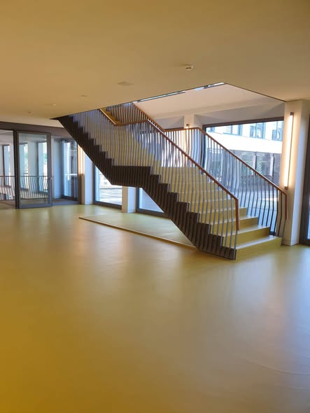 Schulhaus Uster – Geländeransicht 1