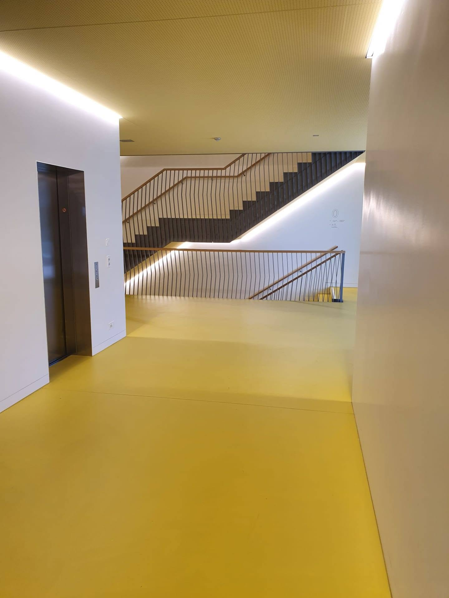 Schulhaus Uster – Geländeransicht 2