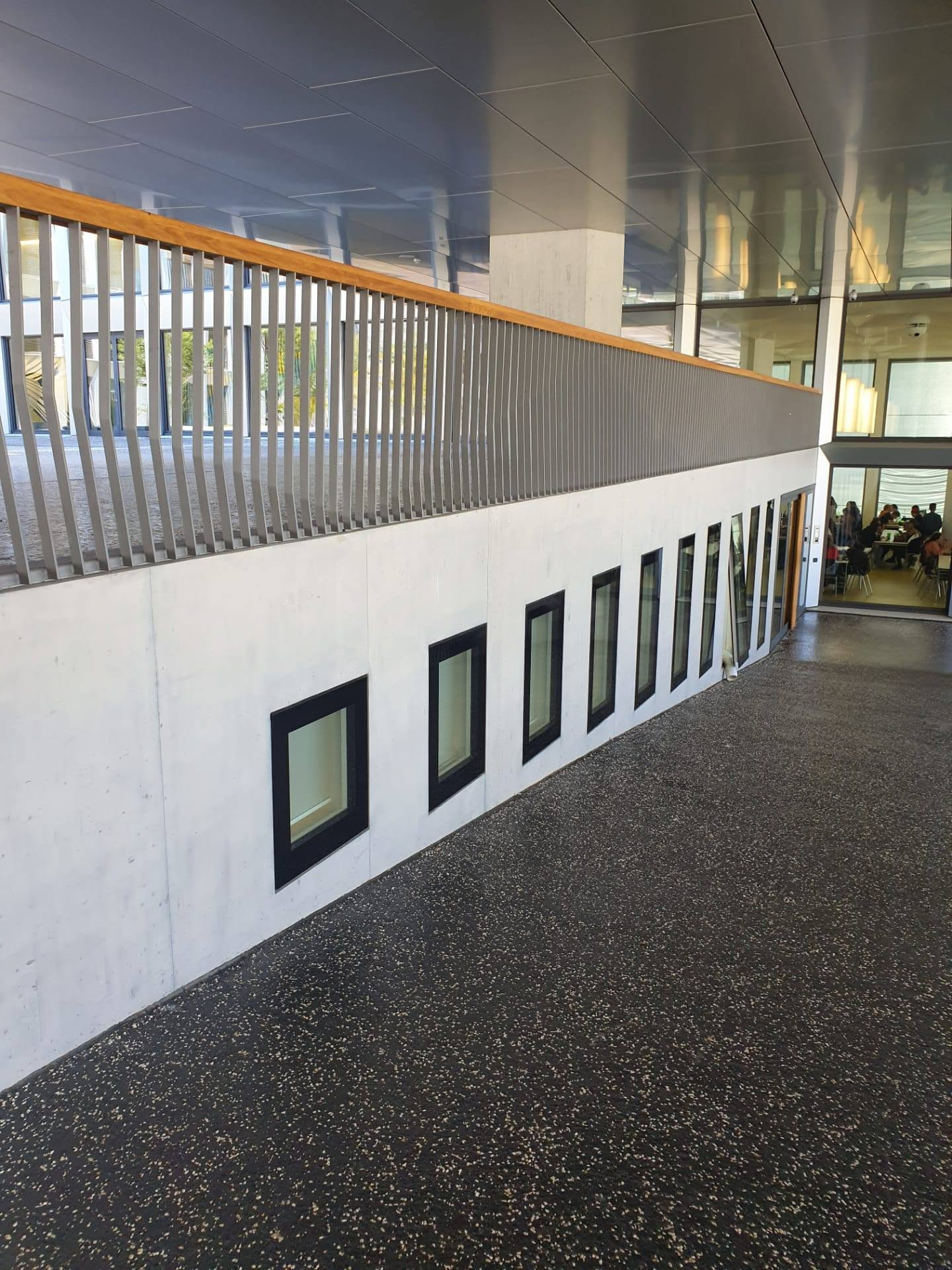 Schulhaus Uster – Geländeransicht 8